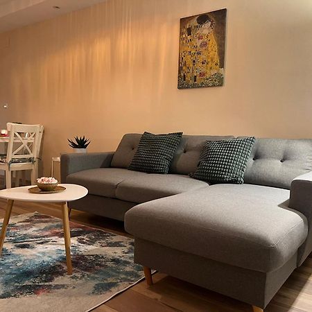 Aura'S Serenity Apartment Wina Bagian luar foto