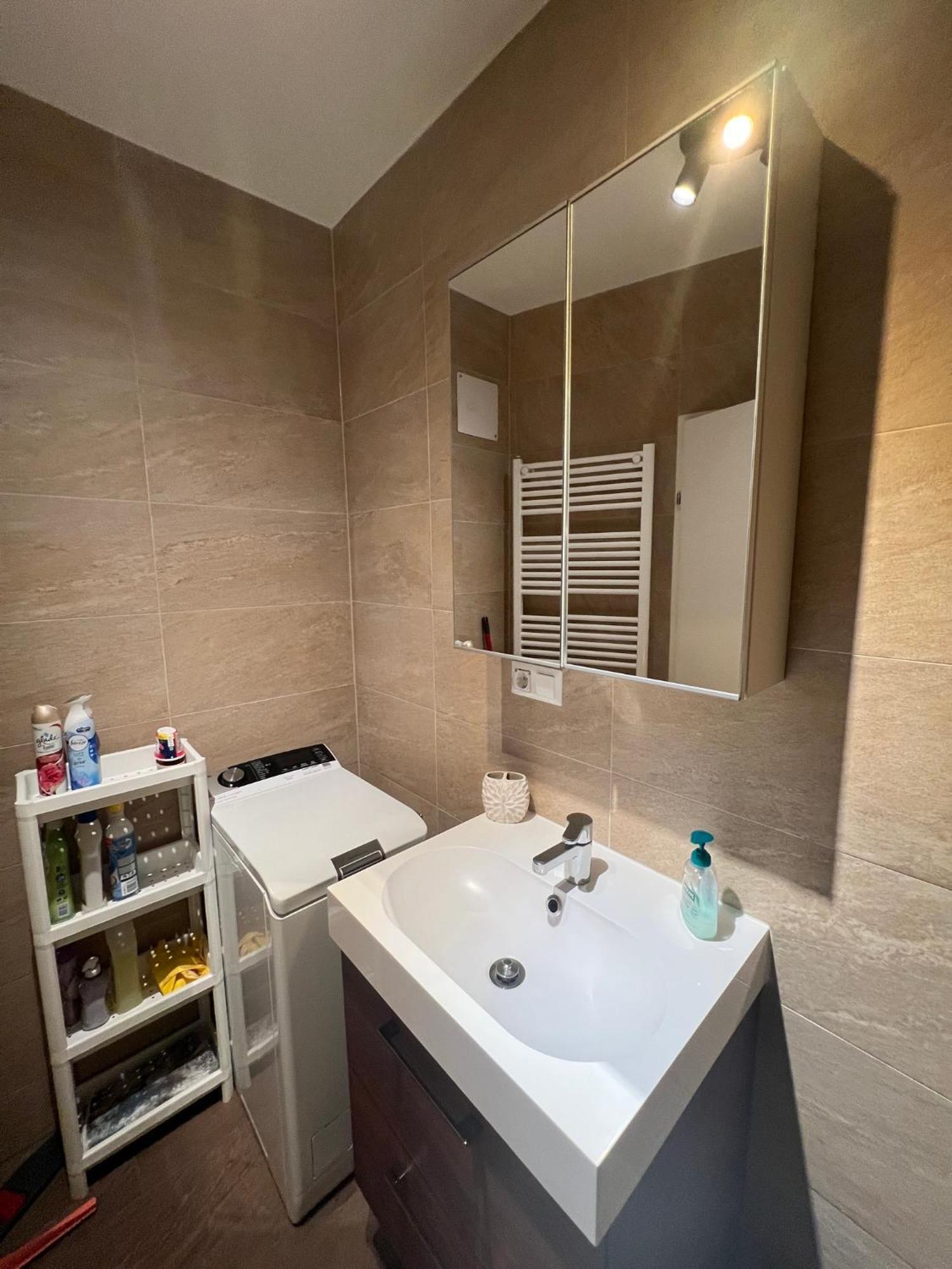 Aura'S Serenity Apartment Wina Bagian luar foto