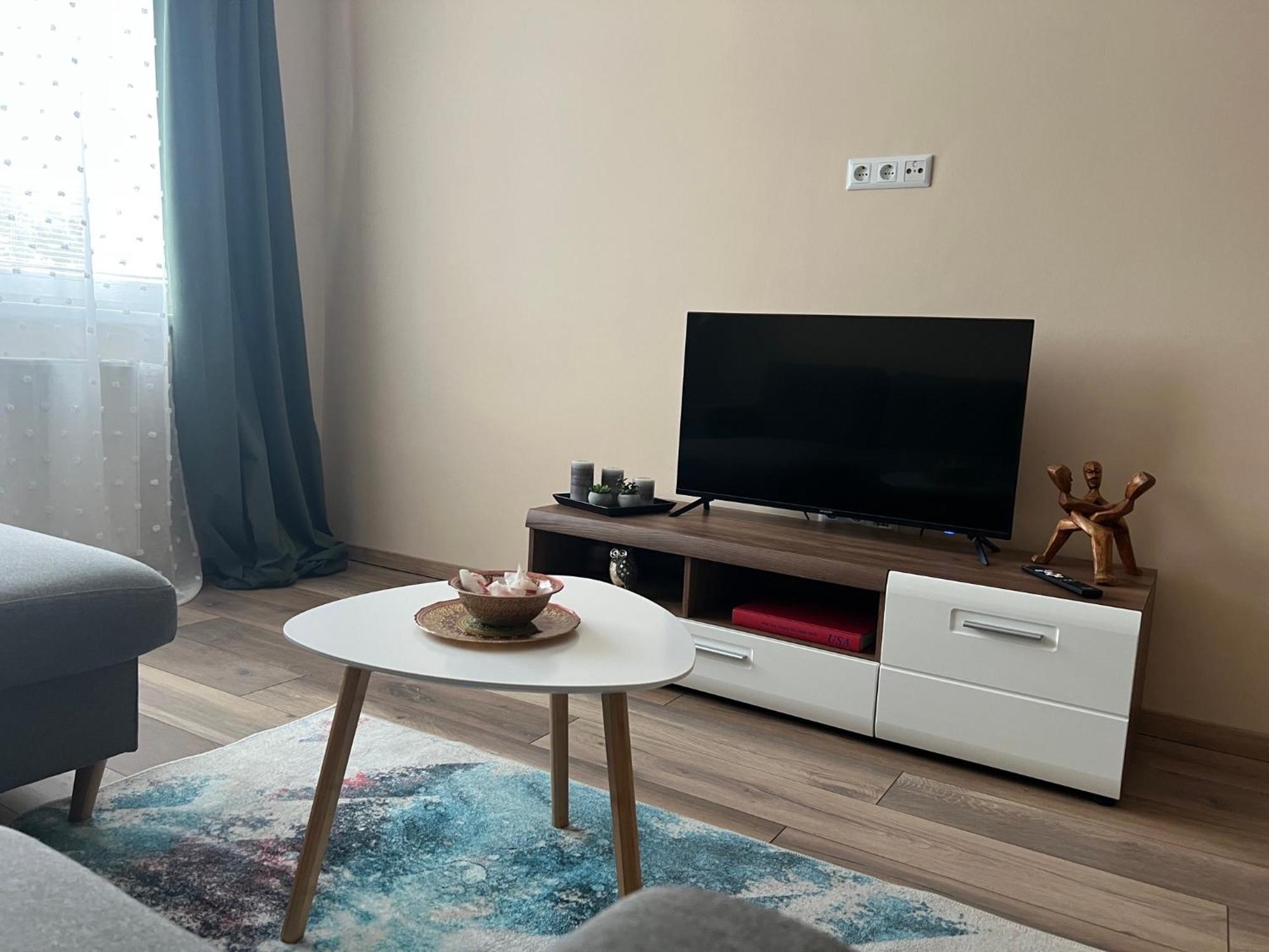 Aura'S Serenity Apartment Wina Bagian luar foto
