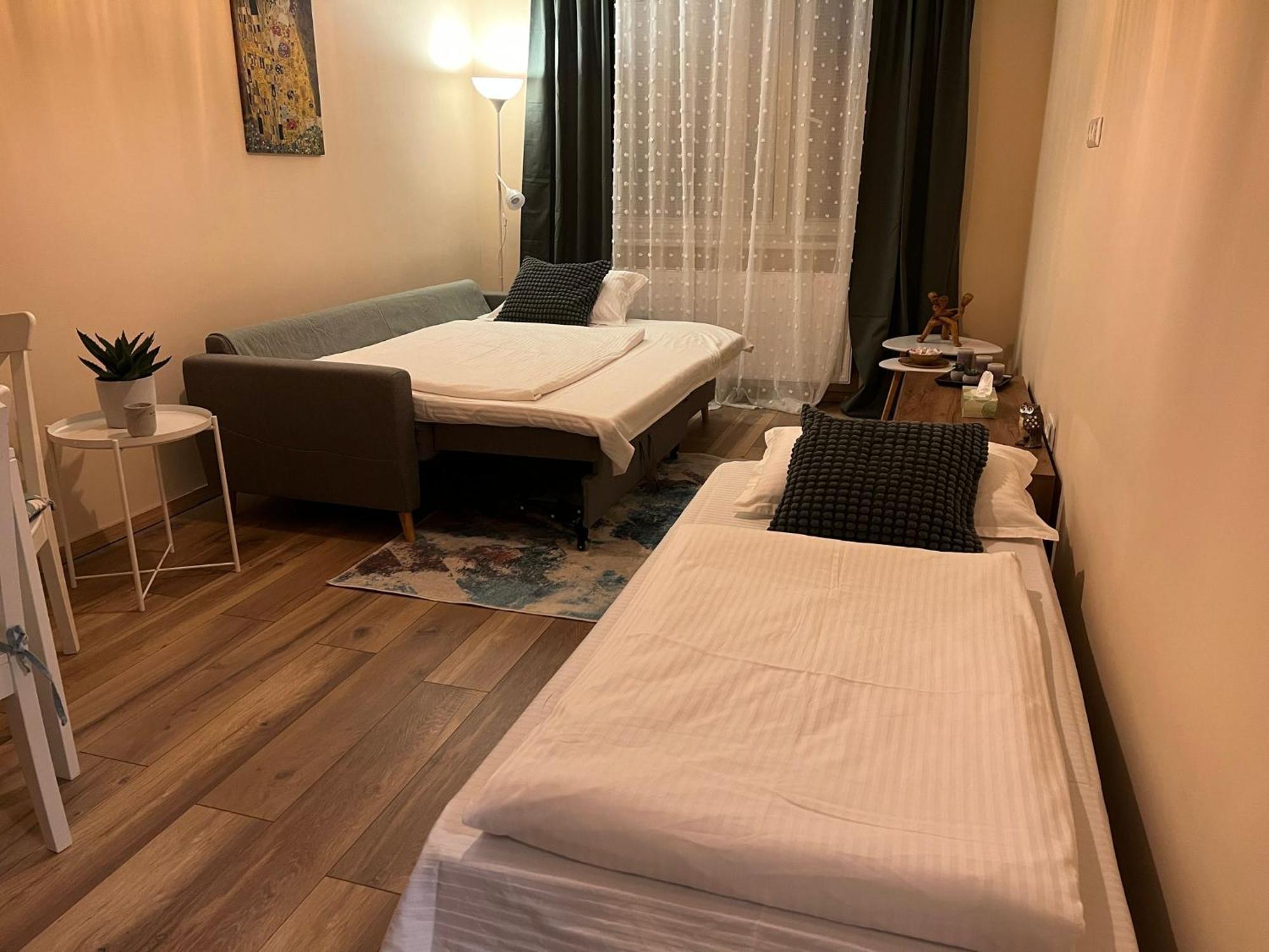 Aura'S Serenity Apartment Wina Bagian luar foto