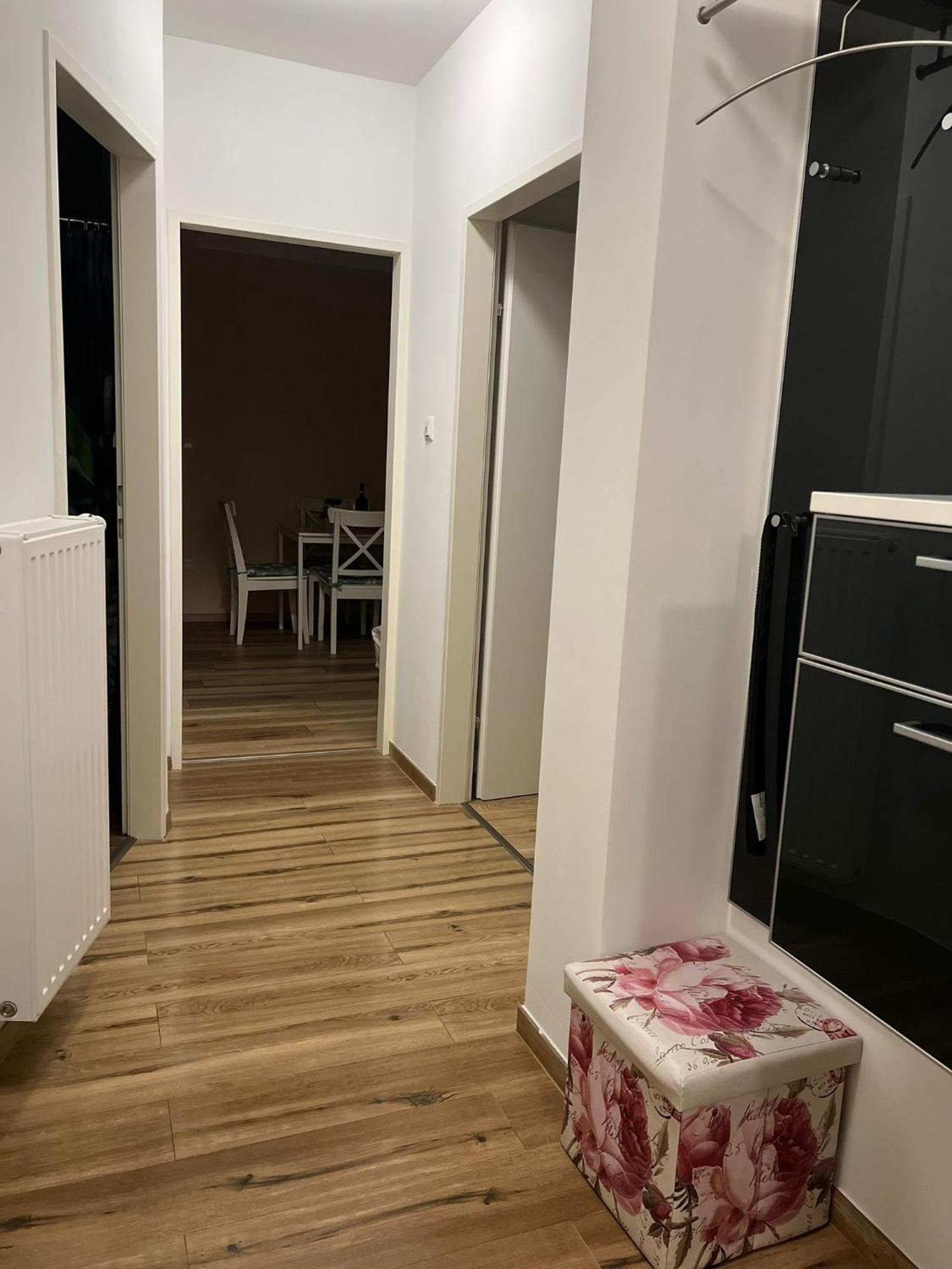 Aura'S Serenity Apartment Wina Bagian luar foto