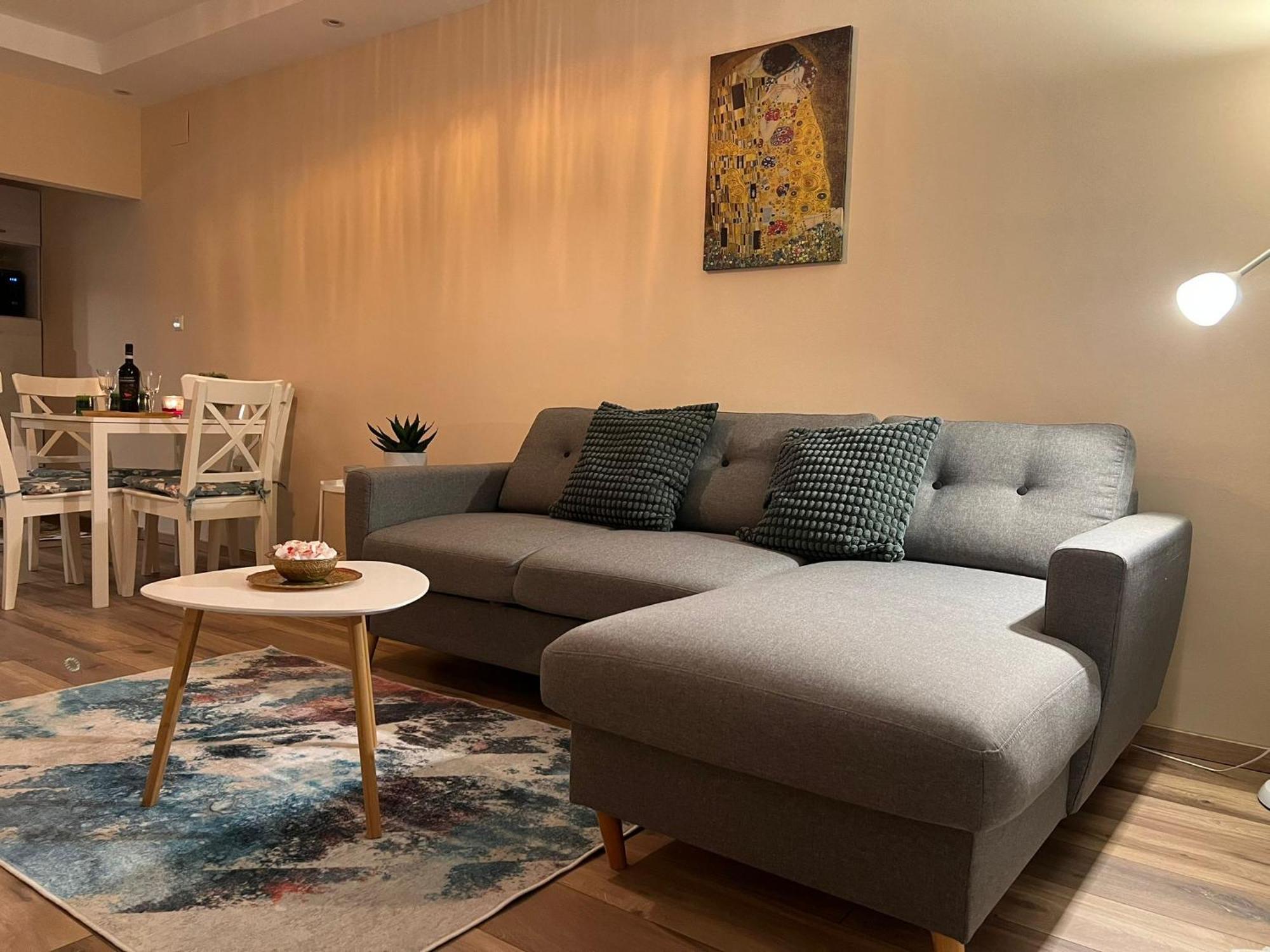 Aura'S Serenity Apartment Wina Bagian luar foto