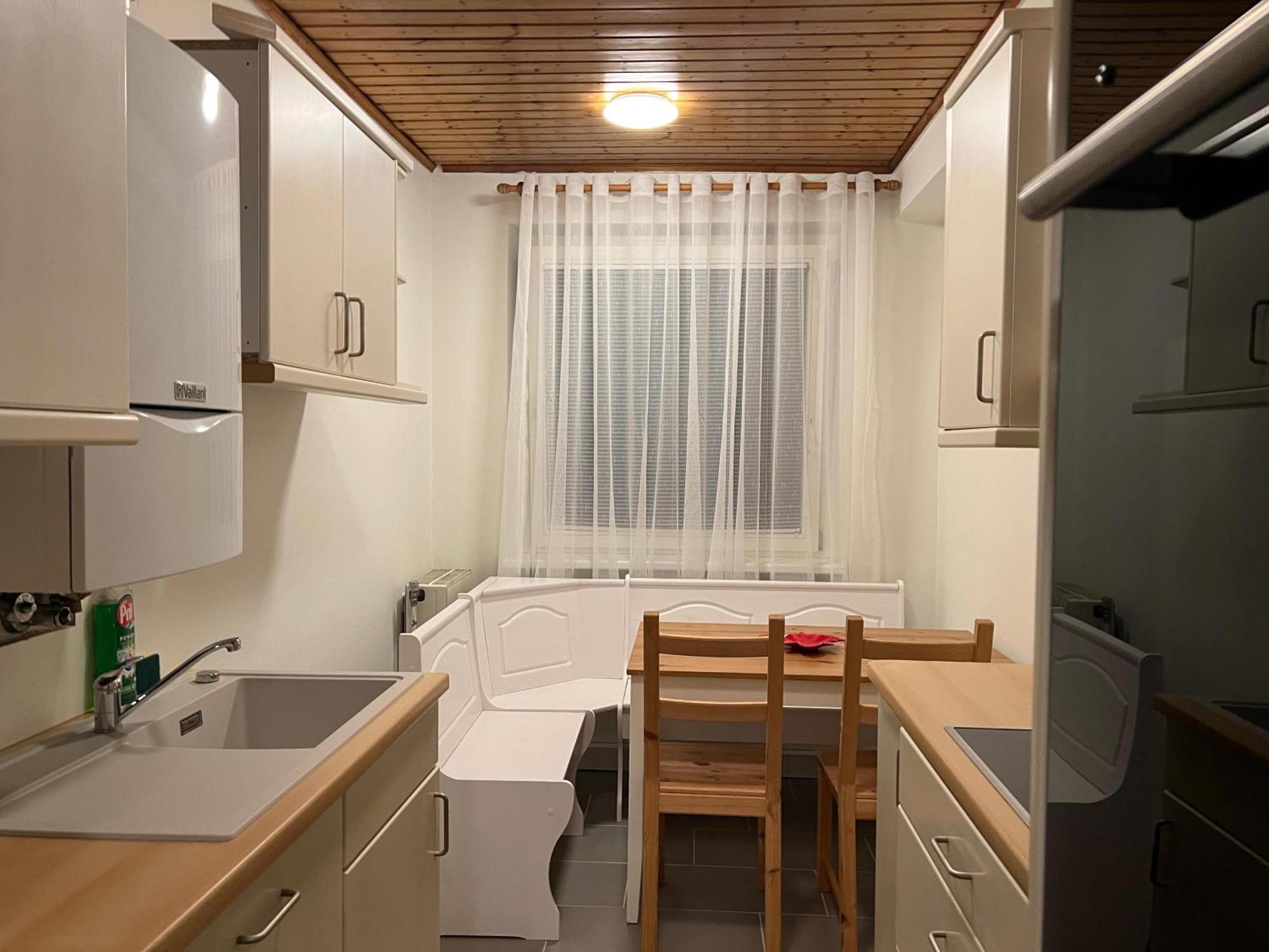 Aura'S Serenity Apartment Wina Bagian luar foto