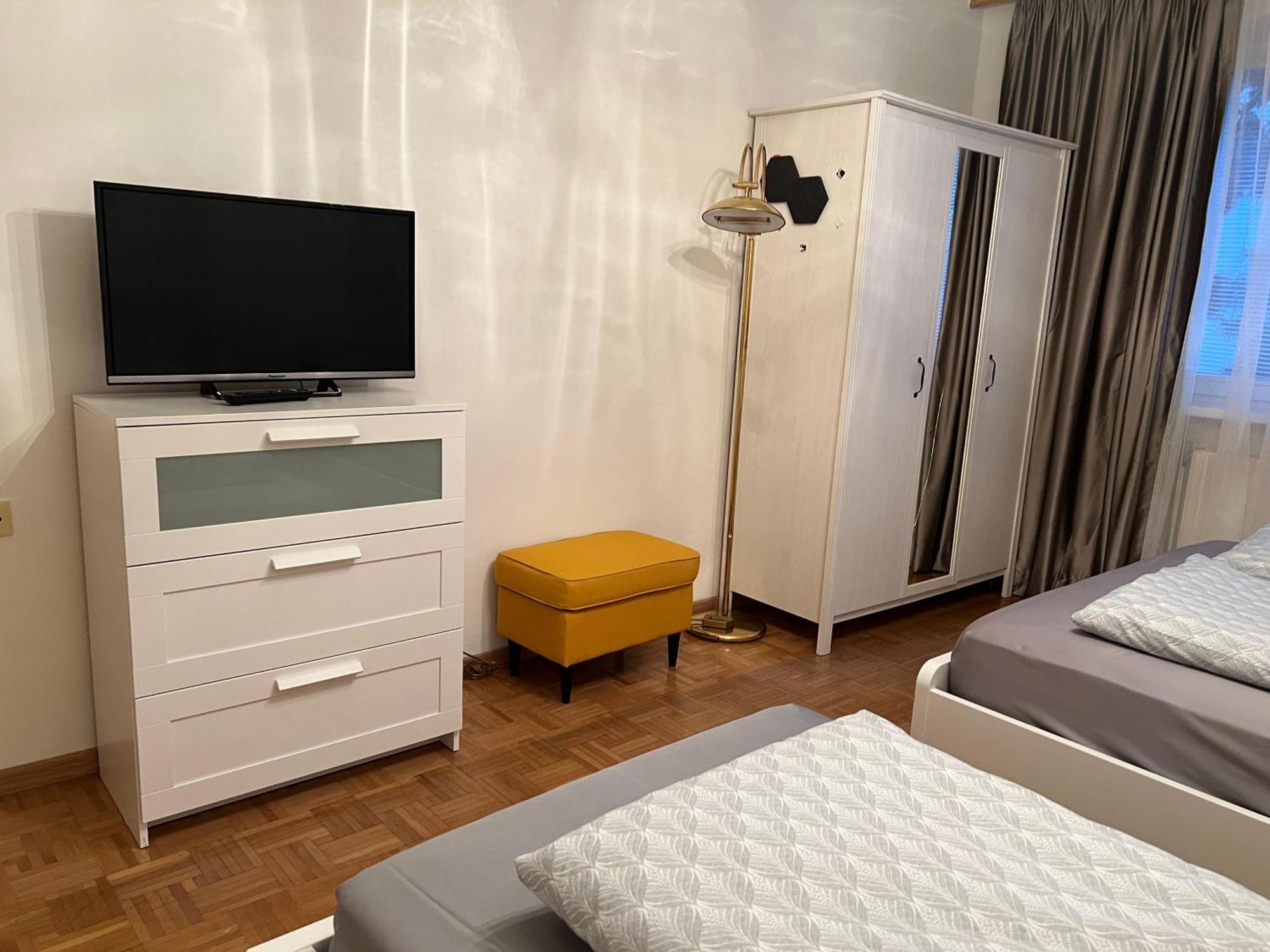 Aura'S Serenity Apartment Wina Bagian luar foto